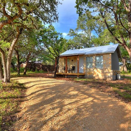 Cabins At Flite Acres - Morning Dove Wimberley Exteriör bild